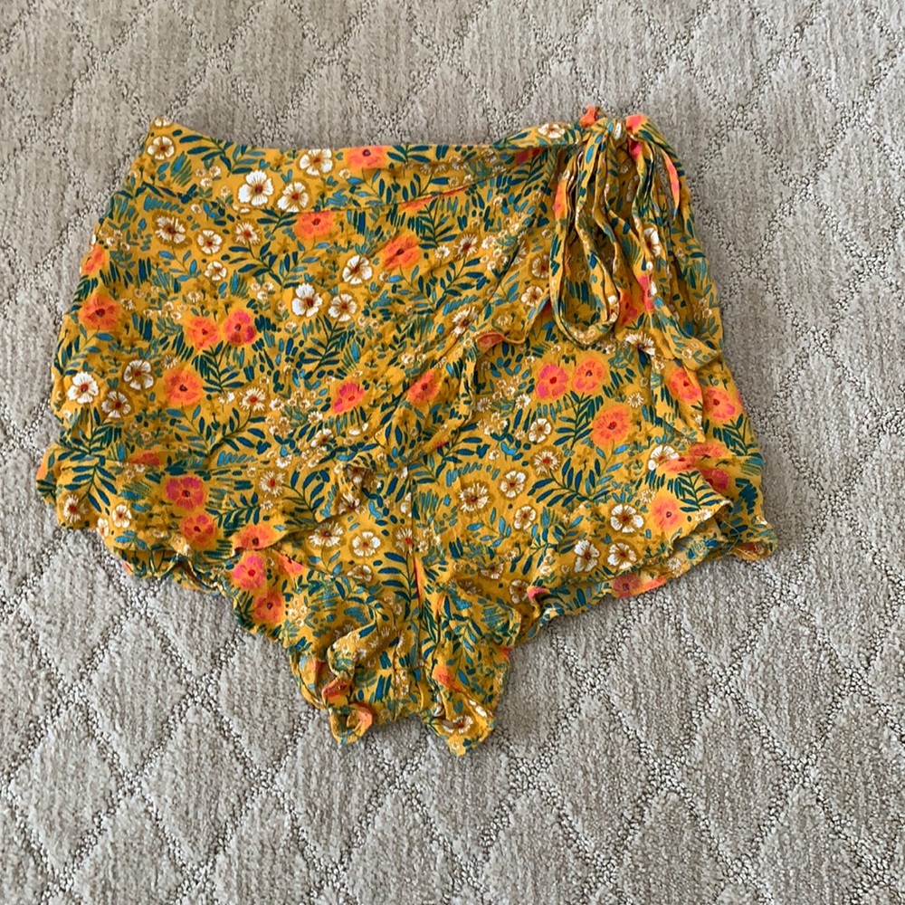 Really cute shorts with a tie